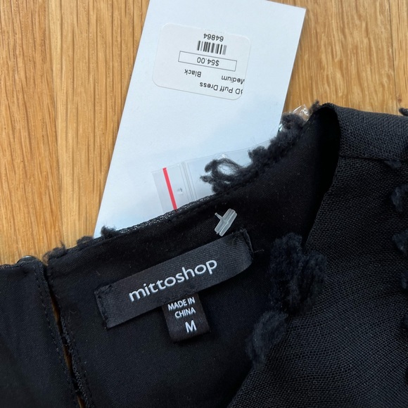 Boutique Shift Dress with raised Puff detailing.  Size medium - Picture 4 of 6